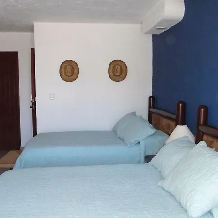 Remodeled Studio In Beachfront Condominium